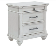 Load image into Gallery viewer, White Benchcraft Kanwyn 3-Drawer Nightstand (255MM)