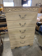 Load image into Gallery viewer, Catalina Antique White 5 Drawer Chest