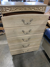 Load image into Gallery viewer, Catalina Antique White 5 Drawer Chest