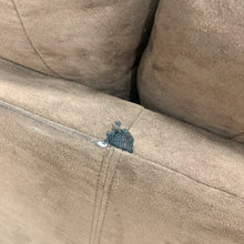 Load image into Gallery viewer, Beneduce 62.5" Wide Pillow Top Arm Loveseat