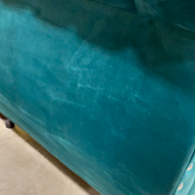 Load image into Gallery viewer, Cavet Velvet Chesterfield 76.4" Rolled Arm Sofa Green