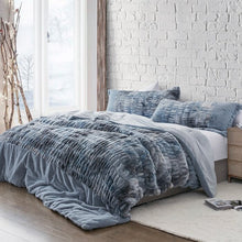 Load image into Gallery viewer, Badland Wolf Faux Fur Oversized Comforter Set, King
