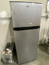 Load image into Gallery viewer, Galanz 24&quot; 10 Cubic Feet Top Freezer Refrigerator Final Sale pickup by 9/6
