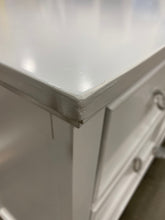 Load image into Gallery viewer, Westhampton 8 Drawer 62&#39;&#39; W Solid Wood Dresser
