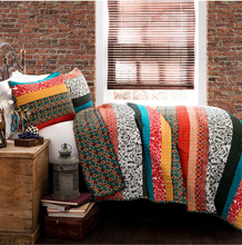 Load image into Gallery viewer, Boho Stripe Quilt Set - Lush Décor full/queen
