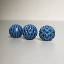 Load image into Gallery viewer, 3 Piece Leis Ball Sculpture Set
