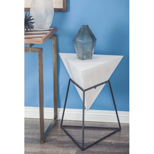 Decmode Modern 24 X 20 Inch Wood and Metal Triangle Accent Table, Gray