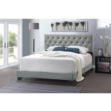 Load image into Gallery viewer, Royale Tufted Bed with USB Power Connection 5578RR
