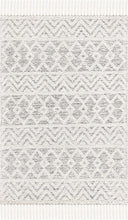 Load image into Gallery viewer, SAFAVIEH Natura Collection 2&#39;6&quot; x 4&#39; Ivory / Black Handmade Moroccan Boho Fringe Wool Accent Rug

