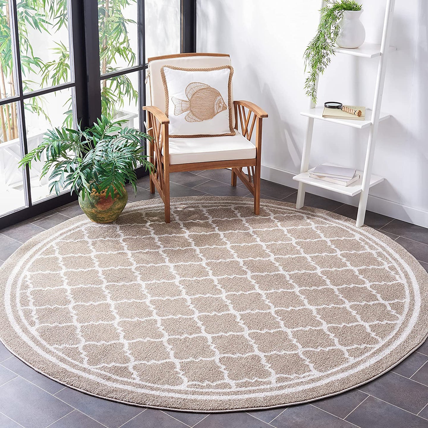 SAFAVIEH Amherst Collection 3' x 3' Round Wheat/Beige Moroccan Trellis Non-Shedding Living Room Bedroom Area Rug