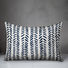 Load image into Gallery viewer, 14&#39;&#39; H x 20&#39;&#39; W x 4&#39;&#39; D Alleyne Modern Herringbone Rectangular Lumbar Pillow
