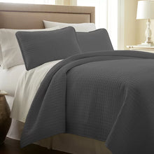 Load image into Gallery viewer, Full/Queen Quilt + 2 Standard Shams Barron Microfiber Reversible Quilt Set
