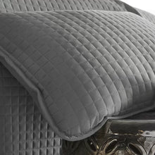 Load image into Gallery viewer, Barron Microfiber Reversible Quilt Set full/queen
