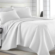 Load image into Gallery viewer, Barron Microfiber Reversible Quilt Set, King/Cal. King
