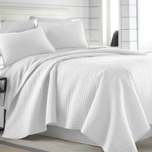 Load image into Gallery viewer, Barron Microfiber Reversible Quilt Set, King
