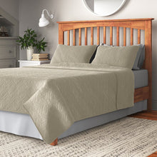 Load image into Gallery viewer, Mirabal Coverlet/ Bedspread Set 200AH
