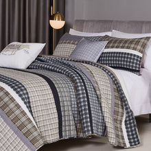 Load image into Gallery viewer, Binette Cotton Blend Reversible Traditional Quilt Set, EC1162
