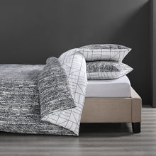 Load image into Gallery viewer, Blue/White Standard Cotton 200 TC Reversible 3 Piece Duvet Cover Set CG134
