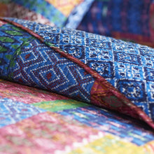 Load image into Gallery viewer, Calfee Fuchsia/Navy 100% Cotton 320 TC Reversible 3 Piece Quilt Set queen
