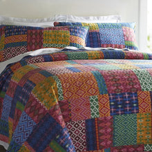 Load image into Gallery viewer, Calfee Fuchsia/Navy 100% Cotton 320 TC Reversible 3 Piece Quilt Set queen
