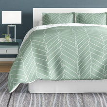 Load image into Gallery viewer, Ceres Green/White Standard Cotton 150 TC Reversible Modern &amp; Contemporary Duvet Cover Set king
