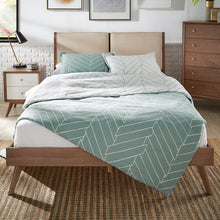Load image into Gallery viewer, Ceres Green/White Standard Cotton 150 TC Reversible Modern &amp; Contemporary Duvet Cover Set king
