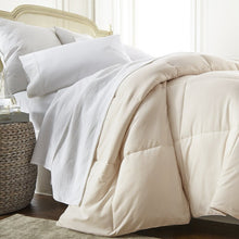 Load image into Gallery viewer, Chisolm All Season Microfiber Down Alternative Comforter twin

