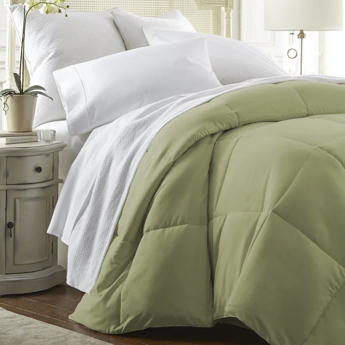 Chisolm All Season Microfiber Down Alternative Comforter, Full/Queen