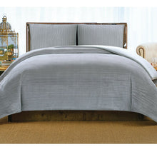 Load image into Gallery viewer, Full/Queen Duvet Cover + 2 Shams Platinum Christian Siriano Crinkle Bedding Duvet Cover Set 240AH
