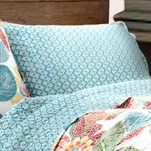 Load image into Gallery viewer, Colleyville Reversible KING Quilt Set 3832RR
