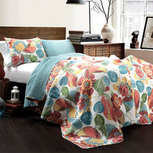 Load image into Gallery viewer, Colleyville Reversible KING Quilt Set 3832RR
