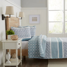 Load image into Gallery viewer, King Quilt + 2 Shams Blue/White Cotton Blend Reversible Traditional Quilt Set

