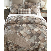 Load image into Gallery viewer, Czarnecki Ivory/Taupe/Gray 100% Cotton 150 TC Farmhouse / Country KING Quilt MRM3218
