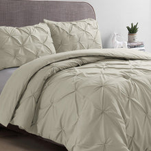 Load image into Gallery viewer, Full/Queen Dasean Microfiber Traditional Comforter Set
