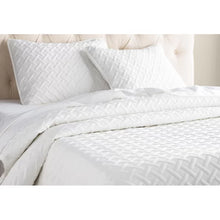 Load image into Gallery viewer, Dastan Microfiber Reversible Modern &amp; Contemporary Coverlet / Bedspread Set king
