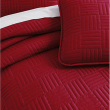Load image into Gallery viewer, Queen Quilt + 2 Standard Shams Red Deneesha Quilt Set
