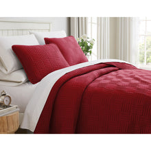 Load image into Gallery viewer, Queen Quilt + 2 Standard Shams Red Deneesha Quilt Set

