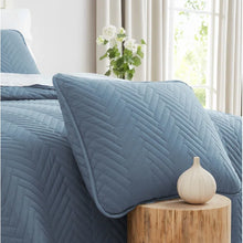 Load image into Gallery viewer, Twin Quilt + 1 Standard Sham Blue Denegal Quilt Set
