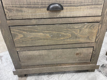 Load image into Gallery viewer, Lockridge 31&#39;&#39; Tall 3 - Drawer Bachelor&#39;s Chest
