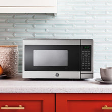 Load image into Gallery viewer, GE Appliances 17.3125&#39;&#39; 0.7 Cubic Feet cu. ft. Countertop Microwave
