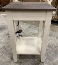 Load image into Gallery viewer, Lorraine End Table 2084CDR
