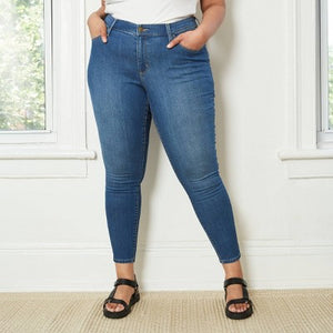 Women's Plus Size Mid Rise Skinny Jeans