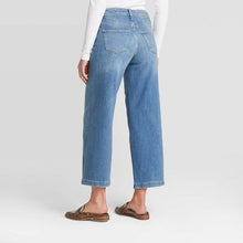 Load image into Gallery viewer, Women&#39;s High-Rise Wide Leg Cropped Jeans
