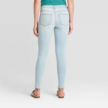 Load image into Gallery viewer, Women&#39;s Mid Rise Jeggings
