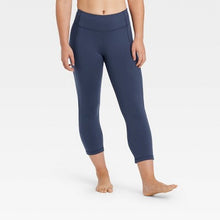 Load image into Gallery viewer, Womens&#39; Simplicity Mid Rise Capri Leggings
