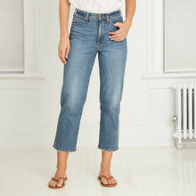 Load image into Gallery viewer, Women&#39;s High-Rise Vintage Straight Jeans
