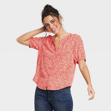 Load image into Gallery viewer, Women&#39;s Short Sleeve Floral Button Down Blouse
