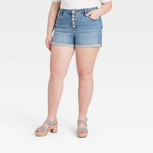 Load image into Gallery viewer, Women&#39;s Plus Size Midi Jean Shorts
