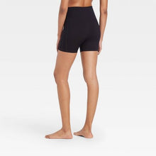 Load image into Gallery viewer, Women's High-Rise Seamless Bike Shorts
