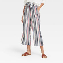 Load image into Gallery viewer, Women&#39;s Mid-Rise Tie-Front Cropped Wide Leg Pants
